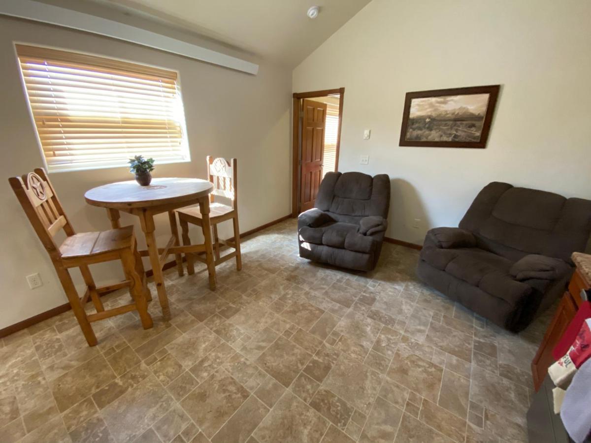 Custom Touch Village Салфер Экстерьер фото