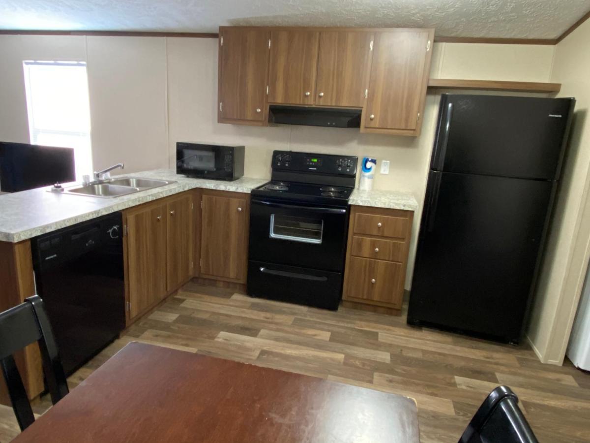 Custom Touch Village Салфер Экстерьер фото